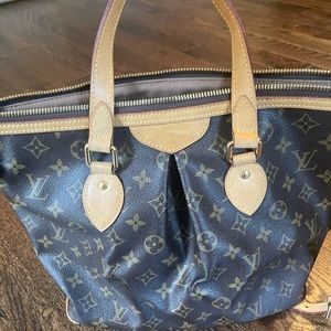 Authentic Louis Vuitton Crossbody or top handle!